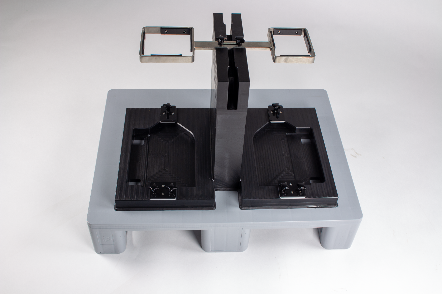 palette standard équipée d'un support de produit sur mesure