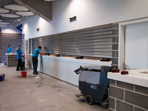 Tribune-1-alles-wordt-in-gereedheid-gebracht-om-de-supporters-van-de-nodige-drank-te-voorzienfoto-Pieter-Vantieghem